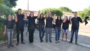 População faz manifestação nas ruas de Novo oriente